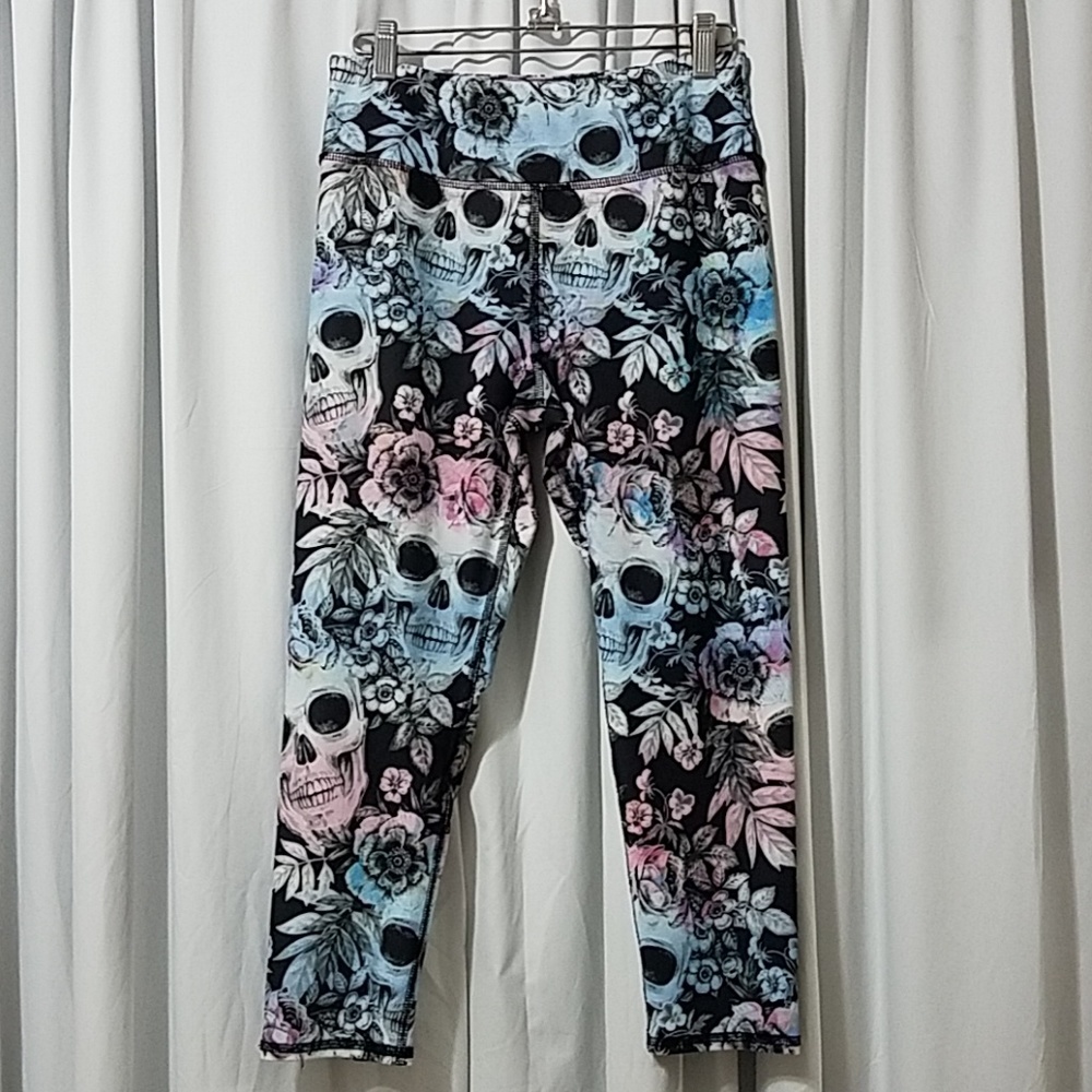 Evcr or Evolution and Creation Active Capri Leggin